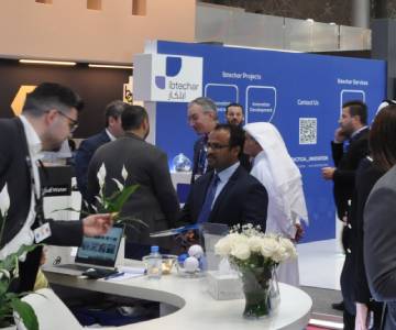 Visitors and exhibitors meeting in Milipol Qatar's aisles and stands
