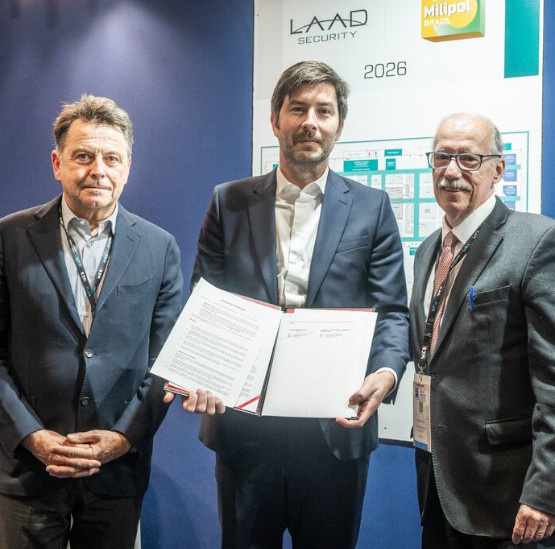 Official signing of the partnership between LAAD Security and Milipol for the 2026 edition of Milipol Brazil.