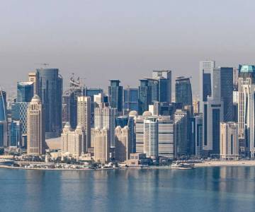 View of Doha's skyline with business buildings and hotels